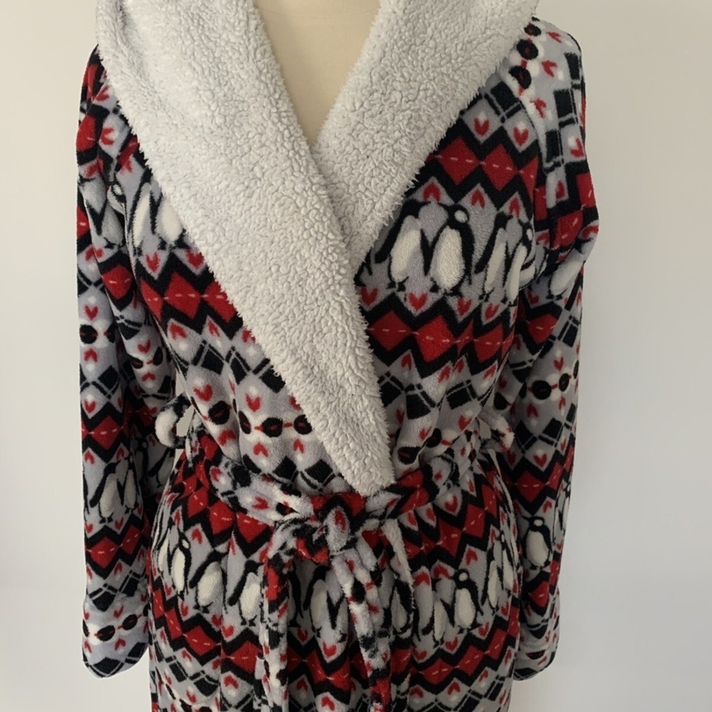 Vera Bradley Red and Black Geometric Robe